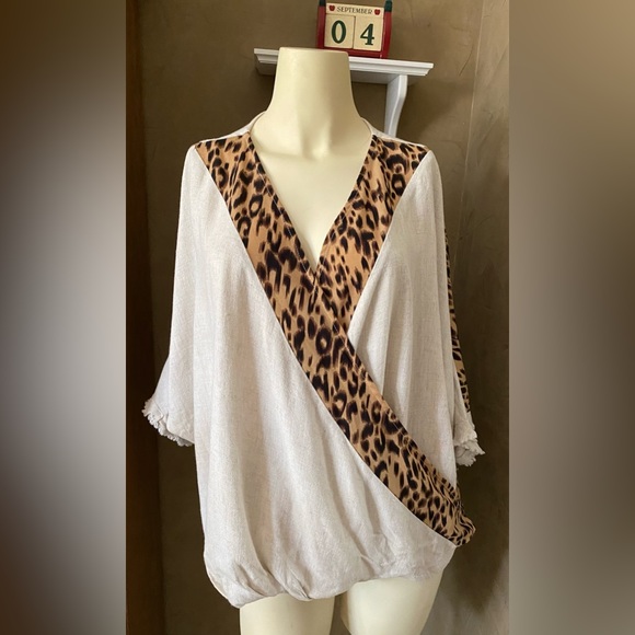 Artistic works by Lu (boutique brand) Animal Print Wrap Women’s Top size L - Picture 2 of 13
